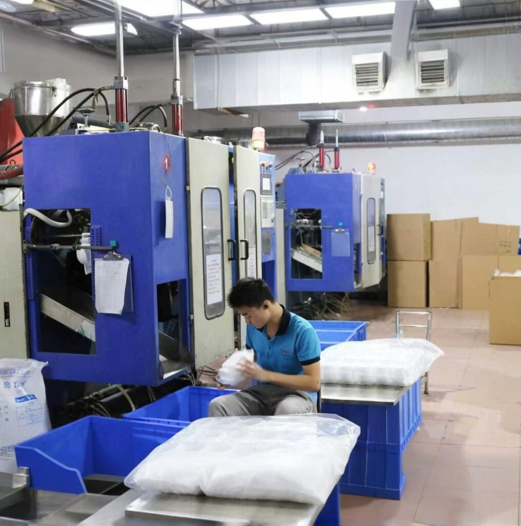 WETWO cosmetic packaging factory